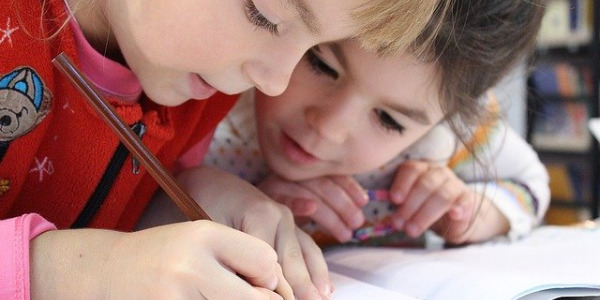 Jak pomóc dziecku w nauce? 10 sprawdzonych metod