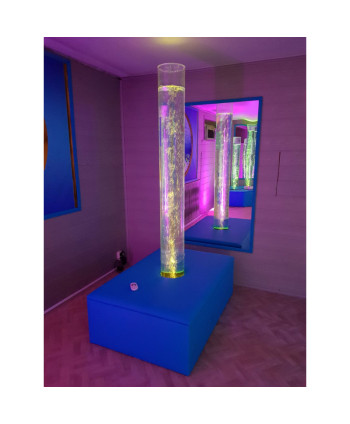 Kolumna wodna w podeście tapicerowanym