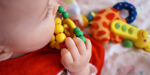 Jakie zabawki dla półrocznego dziecka kupić? TOP 10 produktów