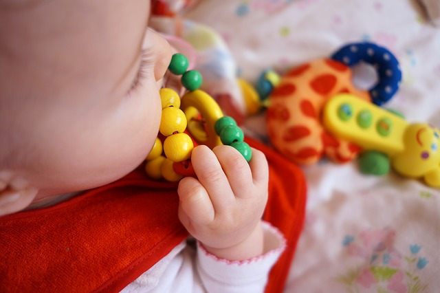Jakie zabawki dla półrocznego dziecka kupić? TOP 10 produktów